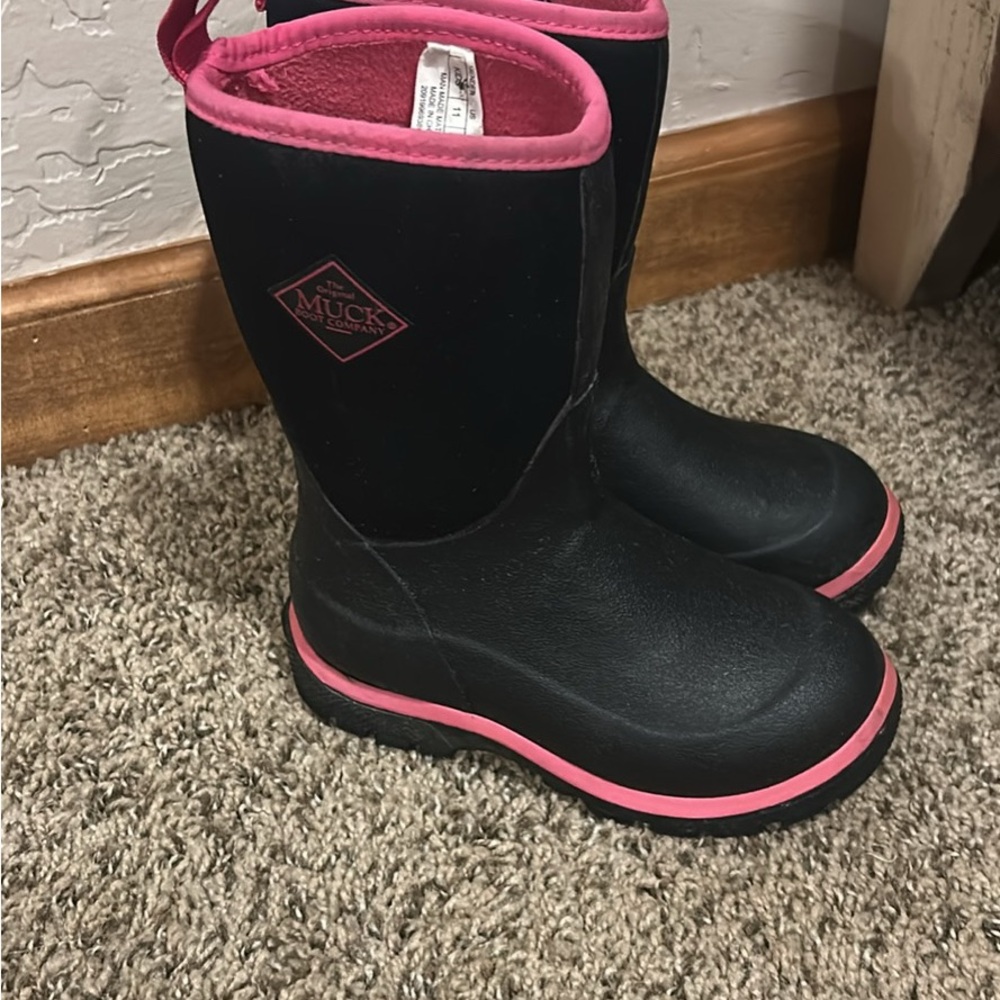 Kids Black and Pink  muck Boots